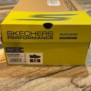 NIB black sketchers